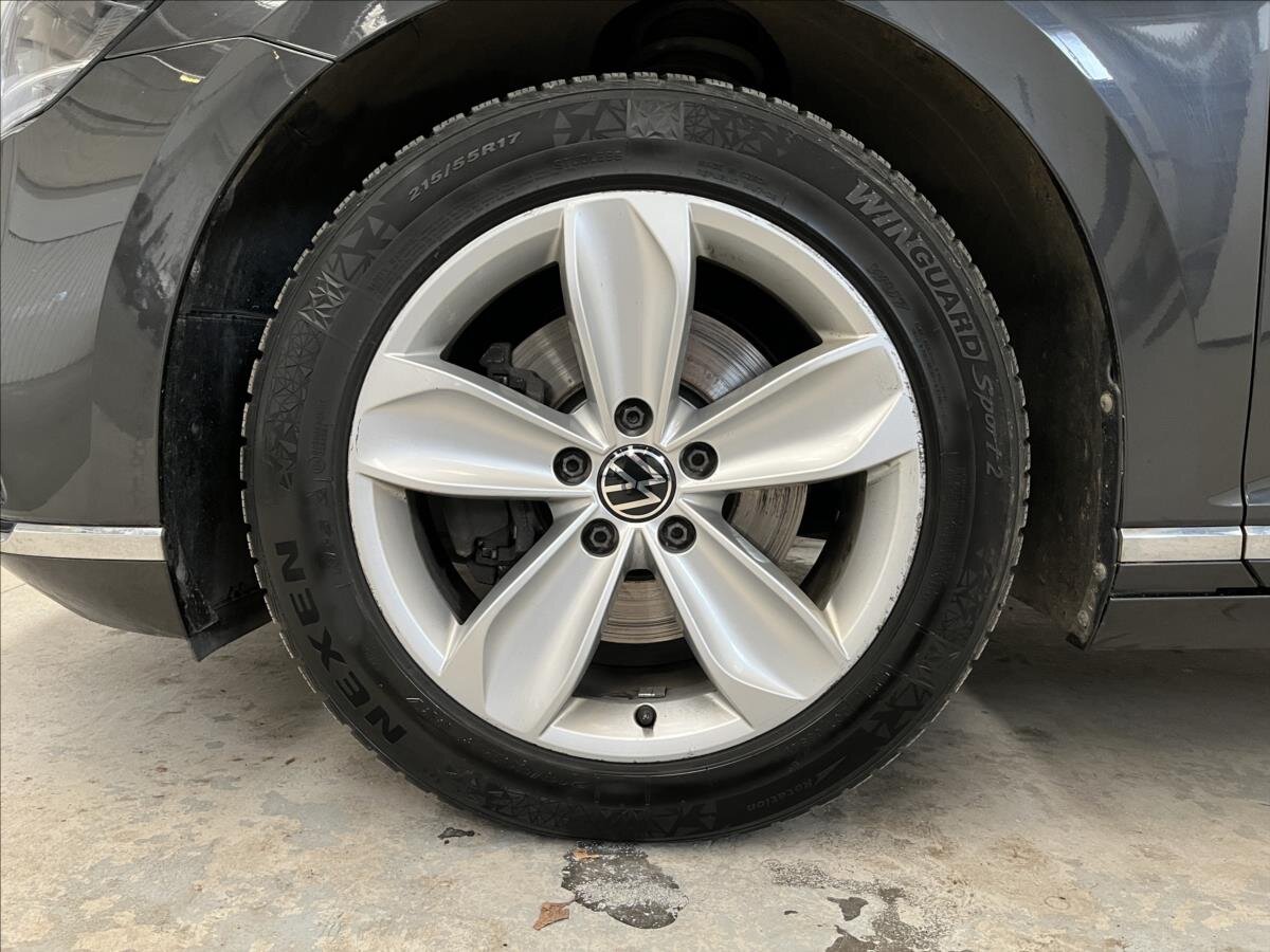 Volkswagen Passat Sedan / Limuzína 1,5 l 110 kw