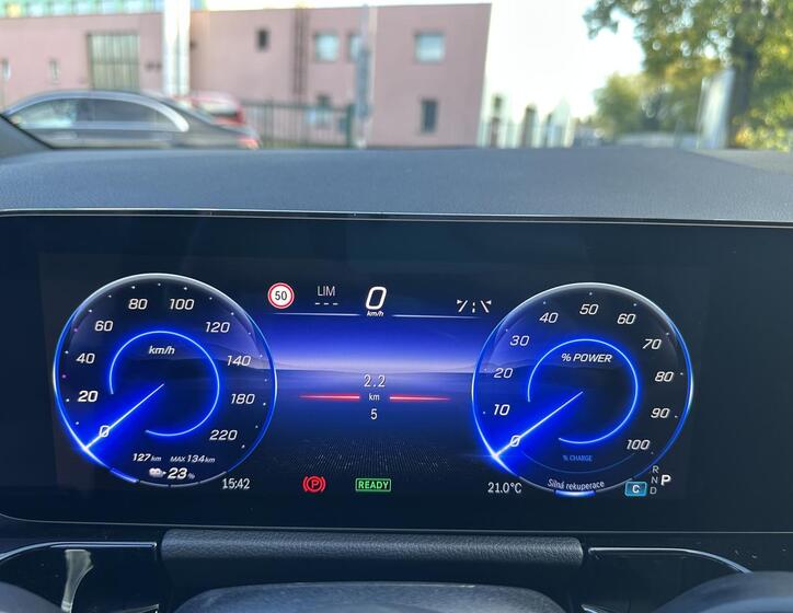 Mercedes-Benz EQA 12