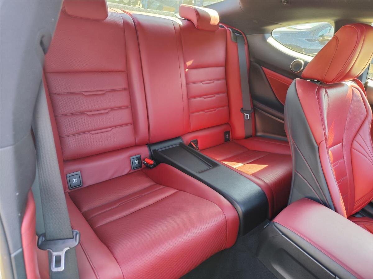 Lexus RC 300h Kupé 2,5 l 133 kw