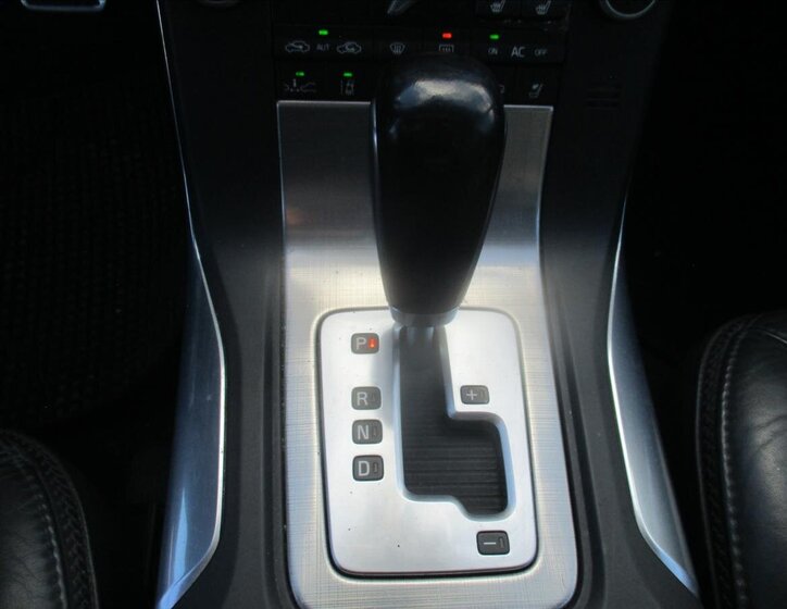 Volvo XC70 Kombi 2,4 l 151 kw