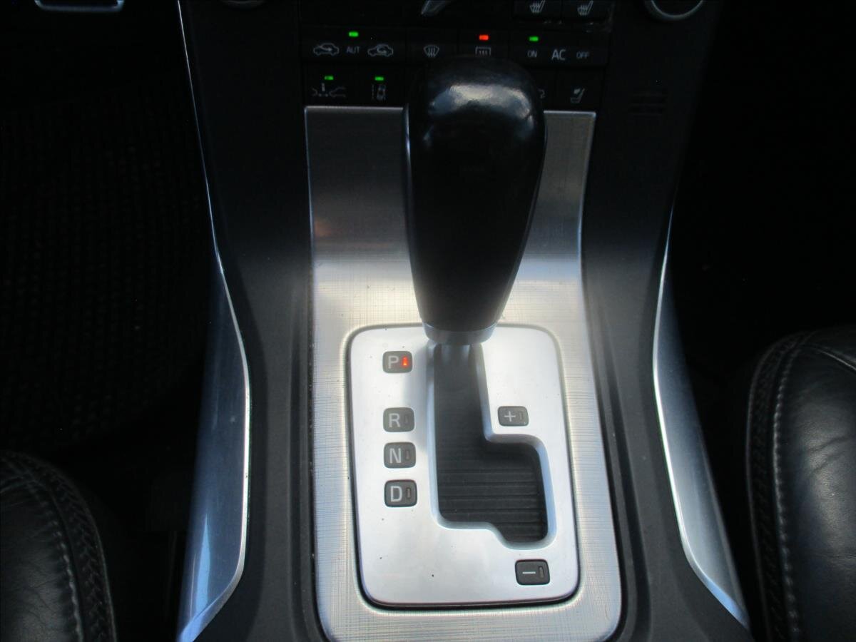 Volvo XC70 Kombi 2,4 l 151 kw