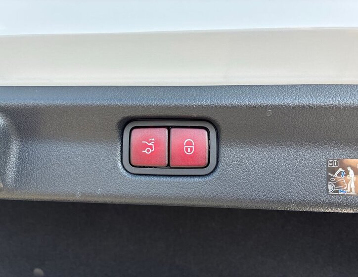 Mercedes-Benz EQE Sedan / Limuzína 0,0 215 kw