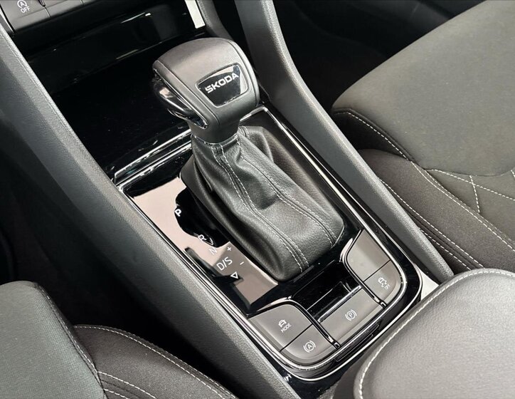 Škoda Karoq SUV / Terénní 1,5 l 110 kw