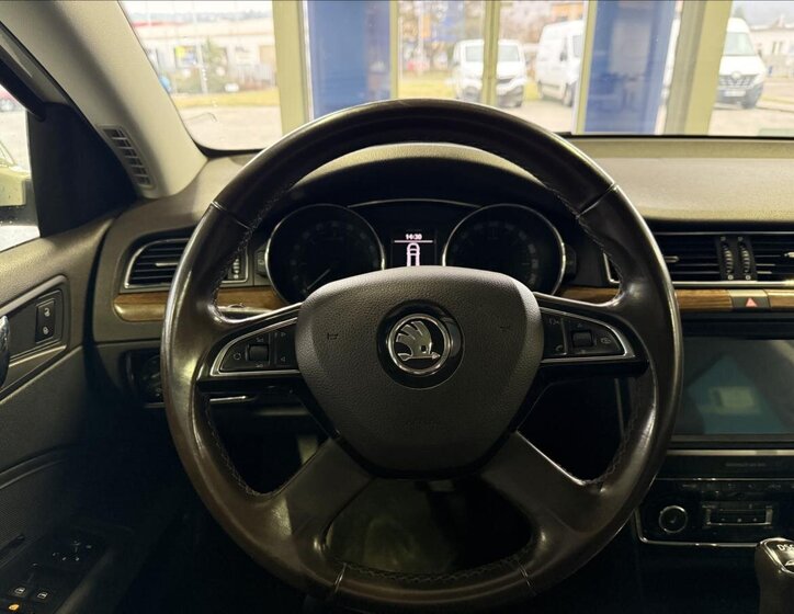 Škoda Superb 14