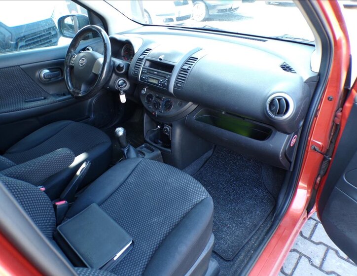 Nissan Note Kombi 1,4 l 65 kw