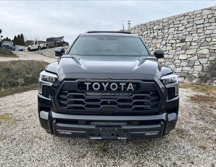 Toyota Sequoia 2