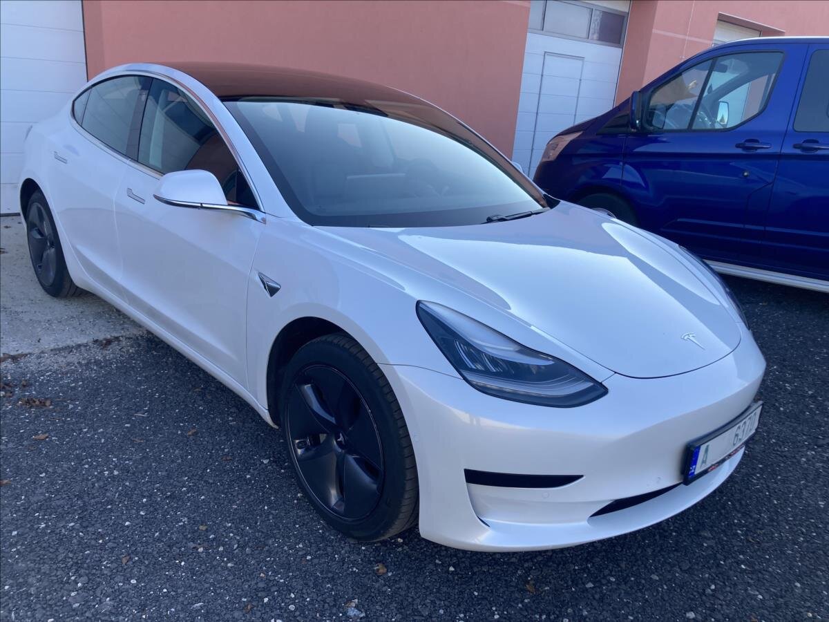 Tesla Model 3 Sedan 0,0 208 kw