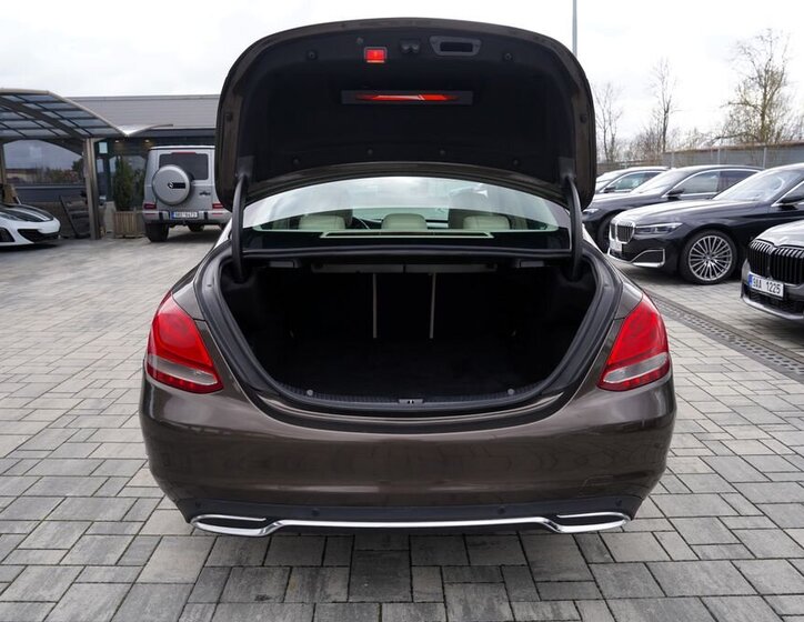 Mercedes-Benz Třídy C Sedan / Limuzína 1,6 l 115 kw