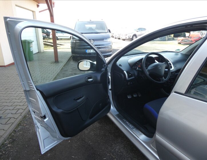 Peugeot 206 Hatchback 1,1 l 44 kw