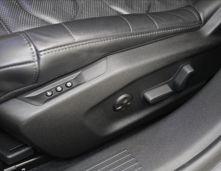 Citroën C5 X Kombi 1,6 l 165 kw