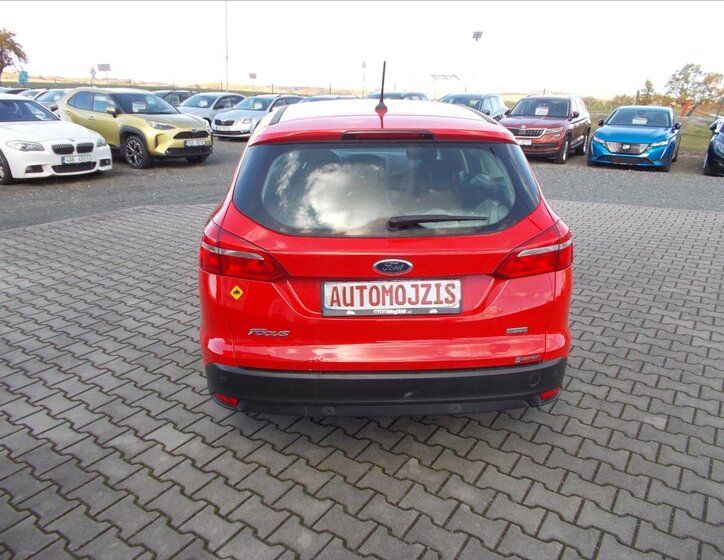 Ford Focus Kombi 999,0 74 kw