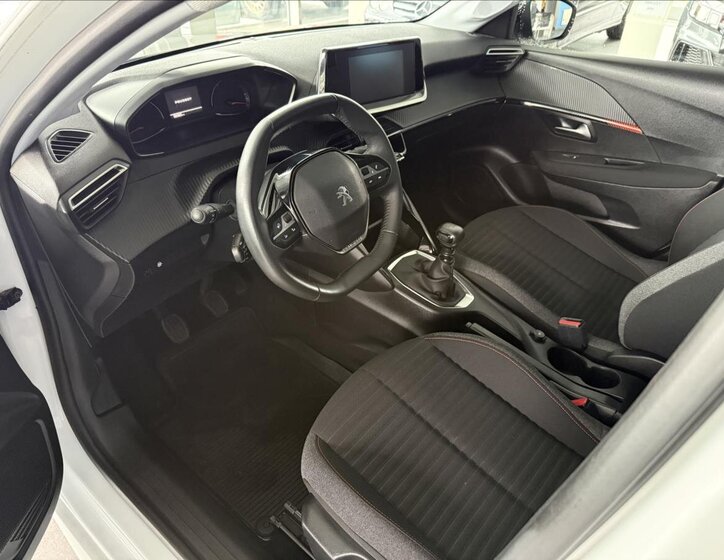 Peugeot 208 Hatchback 1,2 l 74 kw