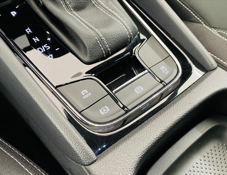 Škoda Karoq SUV / Terénní 1,5 l 110 kw