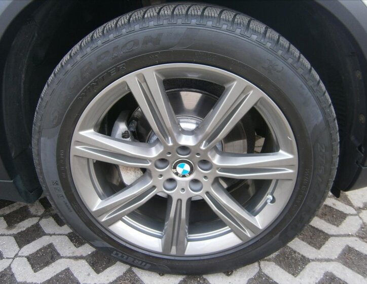 BMW X5 Kombi 3,0 l 195 kw