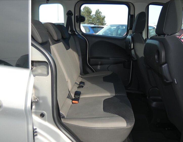 Ford Courier Pick-up 1,5 l 55 kw