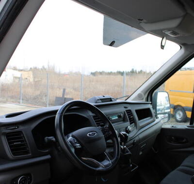 Ford Transit 9