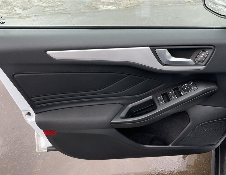 Ford Focus Kombi 999,0 92 kw