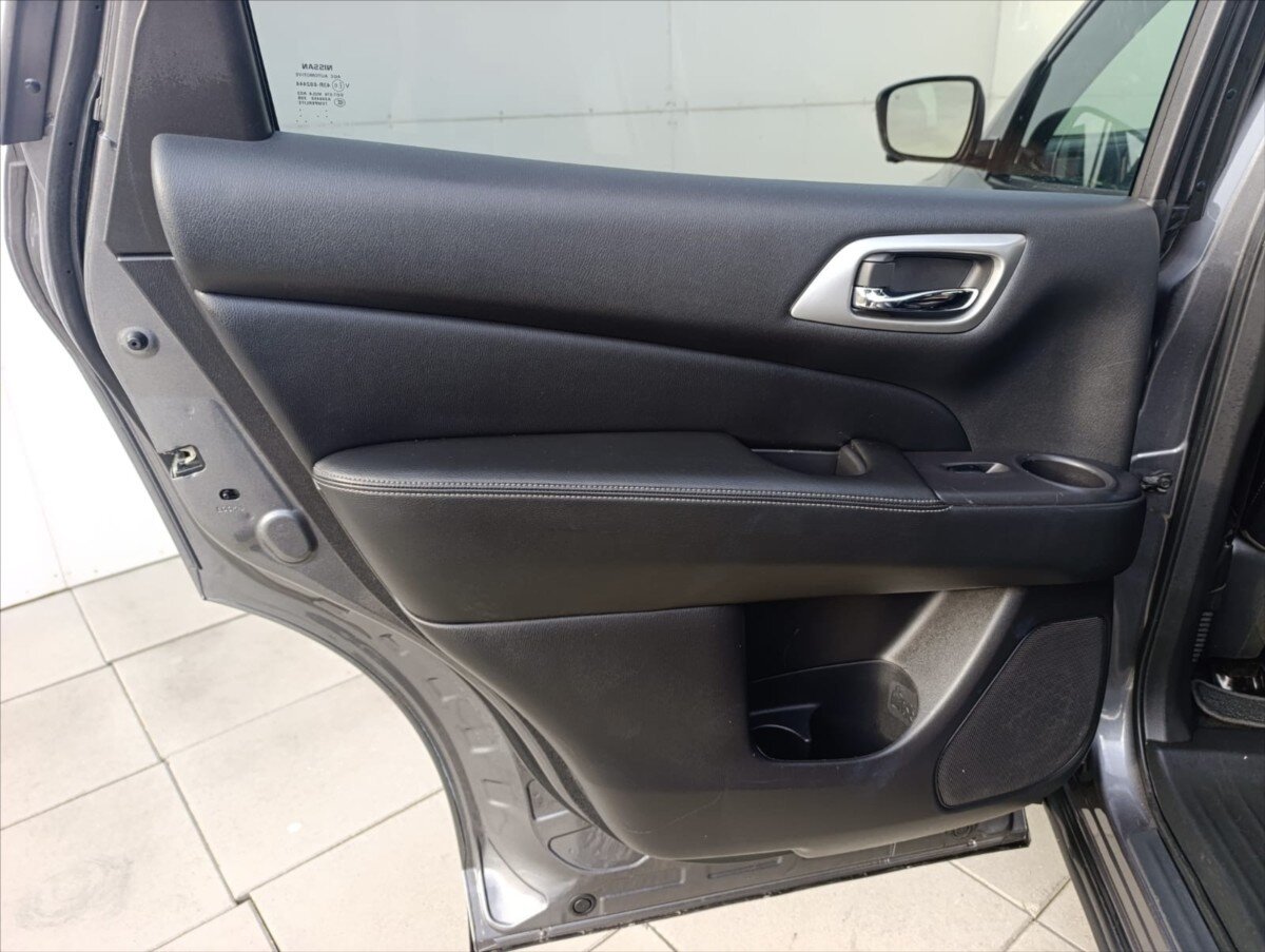 Nissan Pathfinder SUV 3,5 l 212 kw