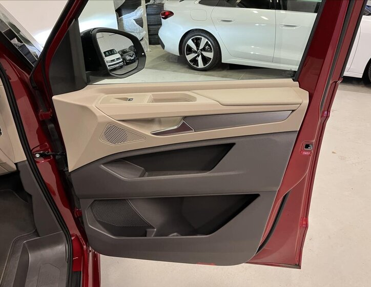 Volkswagen Multivan 28