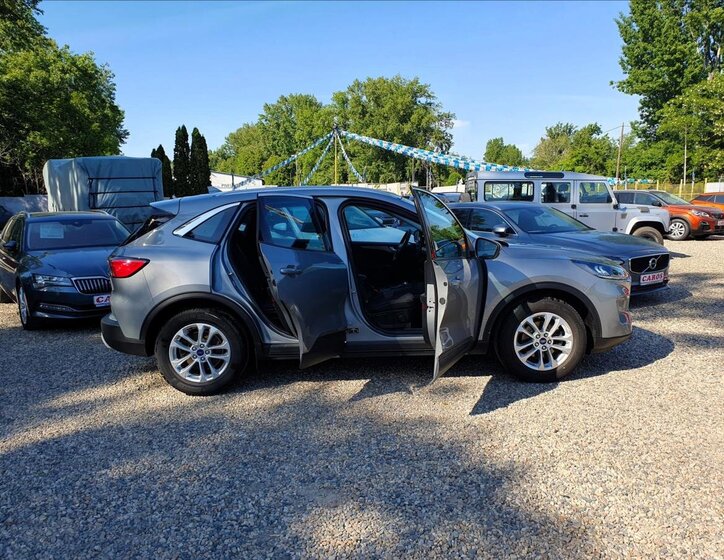 Ford Kuga SUV / Terénní 1,5 l 88 kw