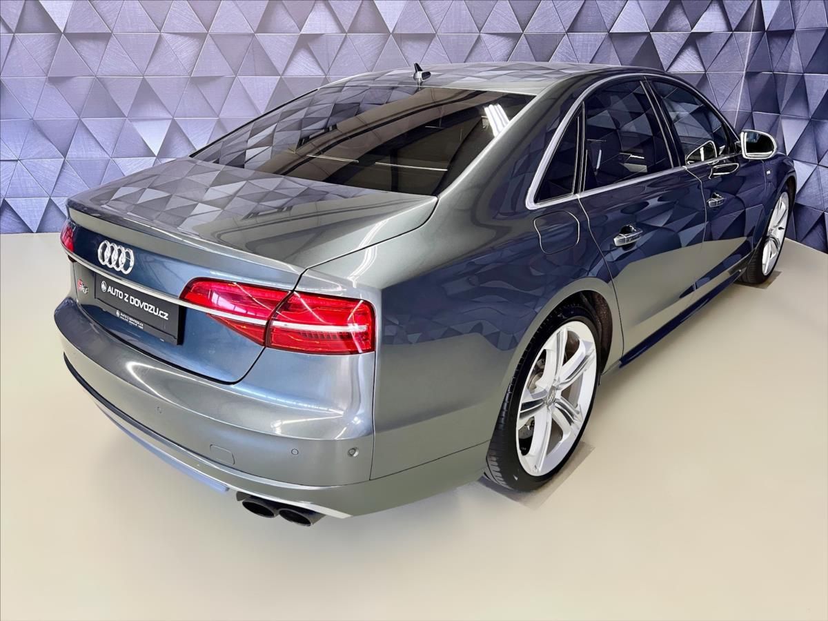 Audi S8
