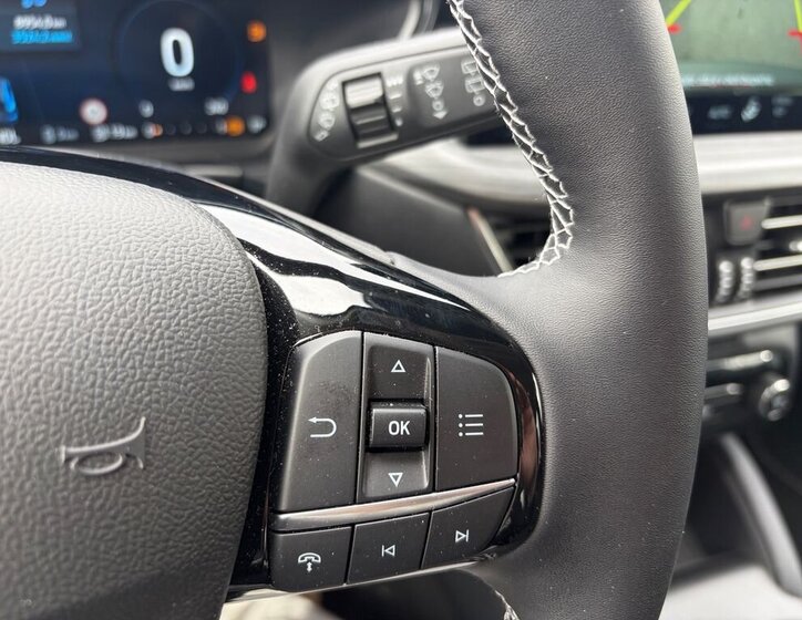 Ford Kuga SUV / Terénní 2,5 l 178 kw