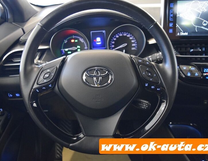Toyota C-HR Hatchback 1,8 l 0