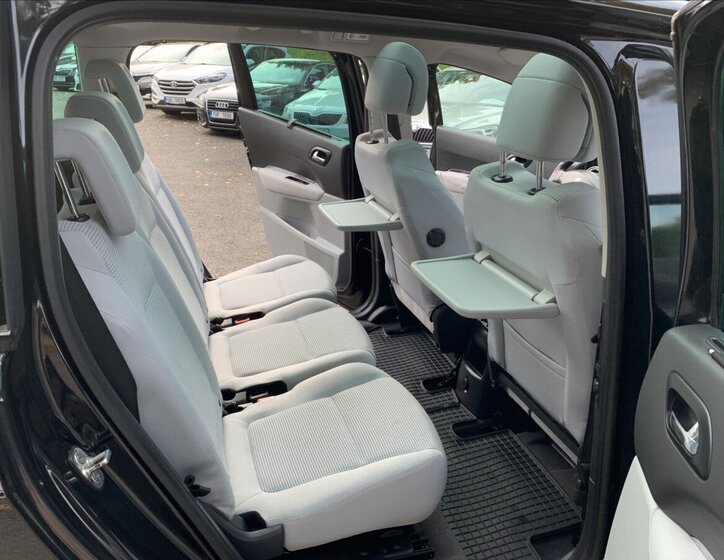 Peugeot 5008 MPV 2,0 l 120 kw