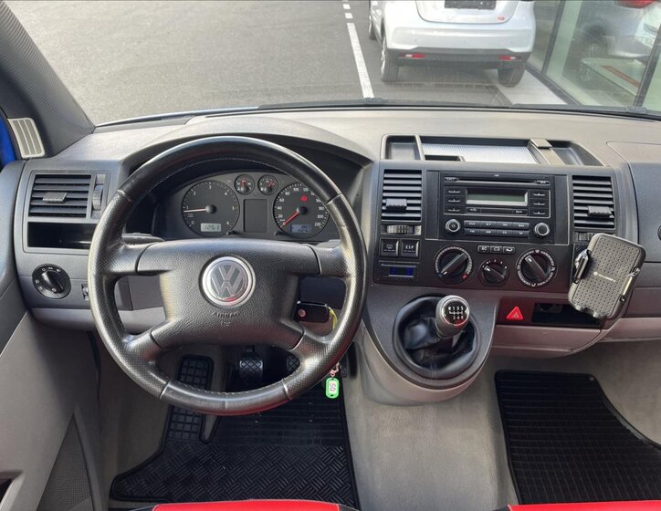 Volkswagen Caravelle MPV 2,5 l 96 kw