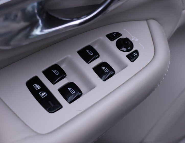 Volvo XC90 SUV / Terénní 2,0 l 165 kw