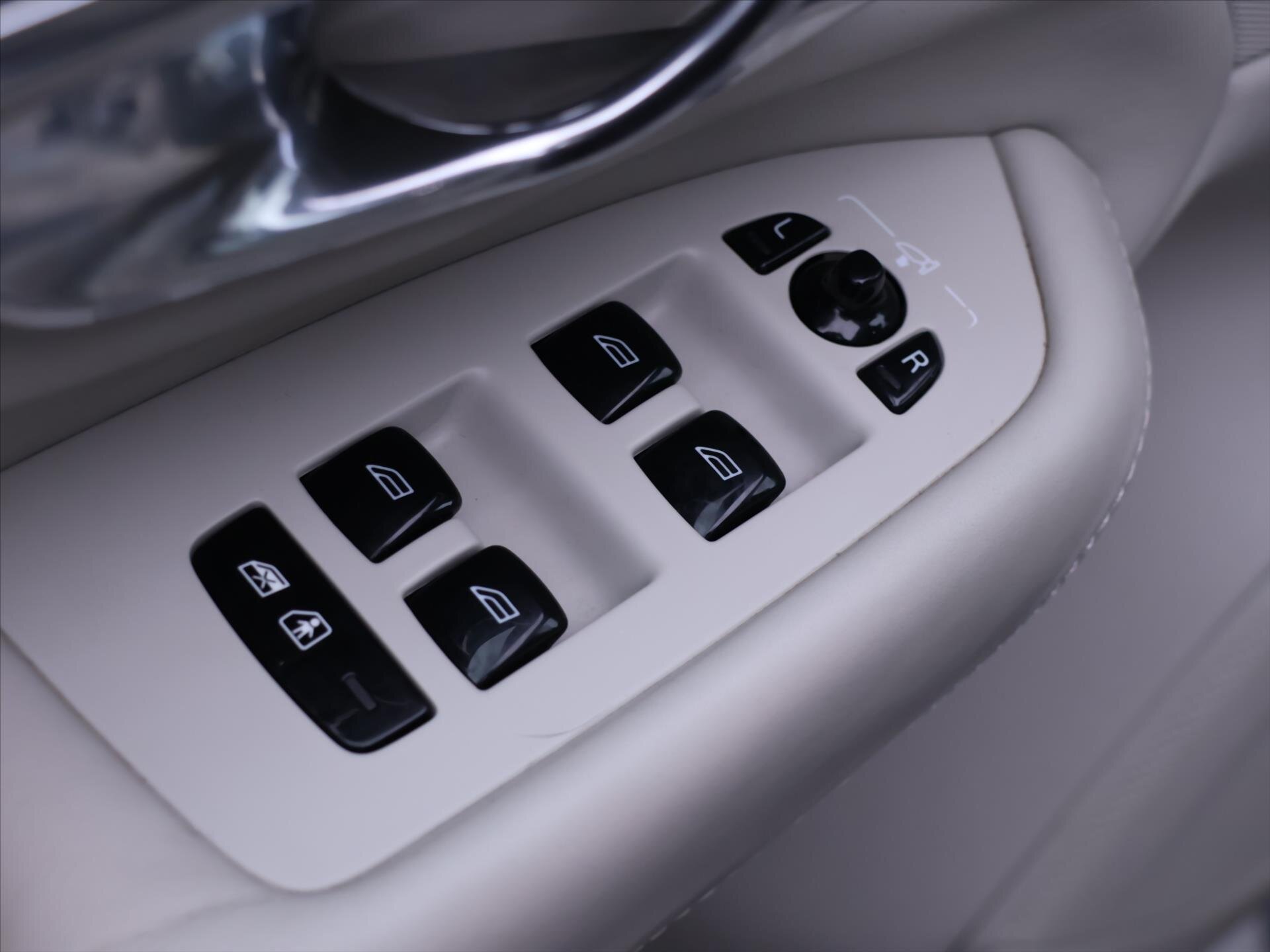 Volvo XC90 SUV / Terénní 2,0 l 165 kw