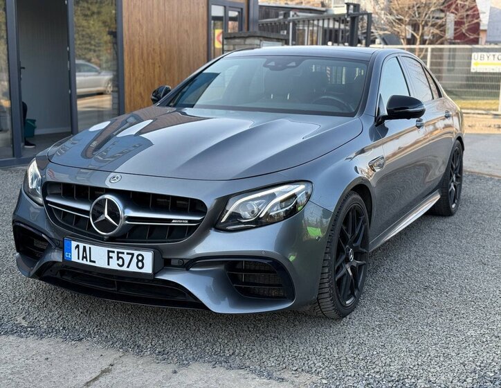 Mercedes-Benz Třídy E Sedan / Limuzína 4,0 l 420 kw