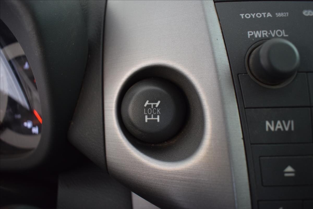 Toyota RAV4 SUV / Terénní 2,2 l 130 kw