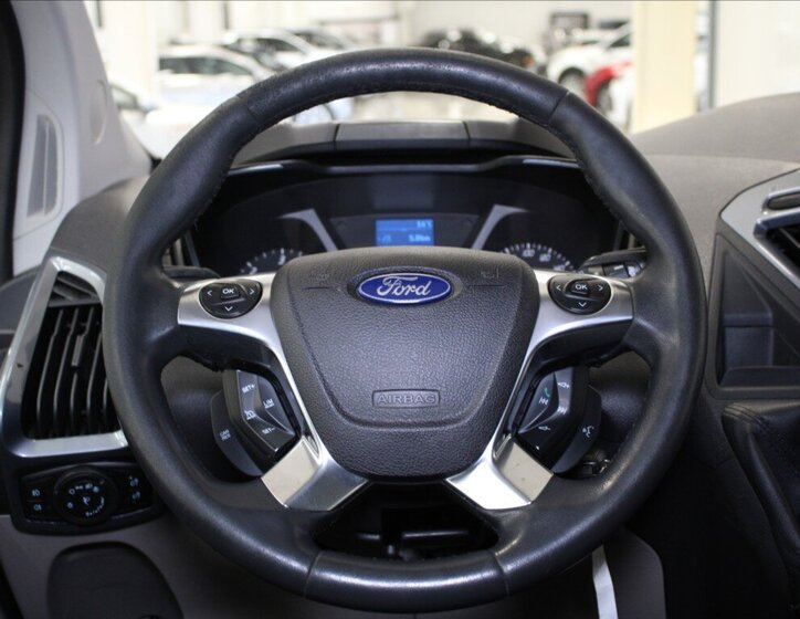 Ford Tourneo Custom 10
