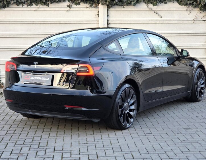 Tesla Model 3 Sedan 0,0 377 kw