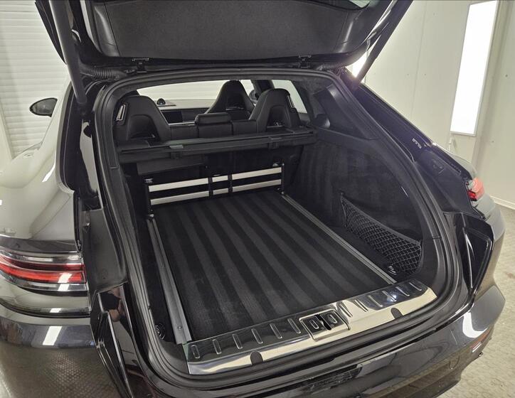 Porsche Panamera 44