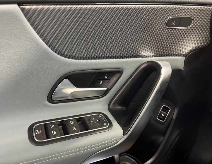 Mercedes-Benz CLA 12