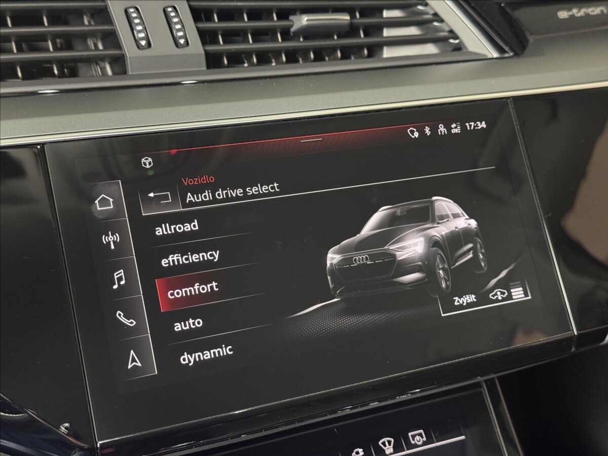 Audi e-tron SUV / Terénní 0,0 300 kw