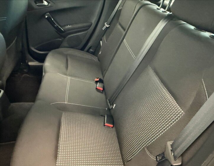 Peugeot 208 Hatchback 1,2 l 81 kw