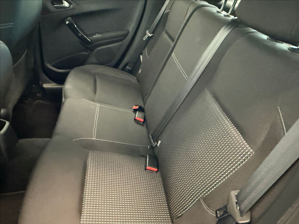 Peugeot 208 Hatchback 1,2 l 81 kw