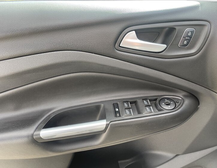 Ford Kuga SUV / Terénní 1,5 l 110 kw