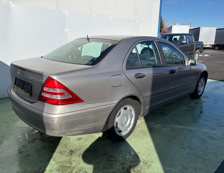 Mercedes-Benz Třídy C Sedan 1,8 l 105 kw