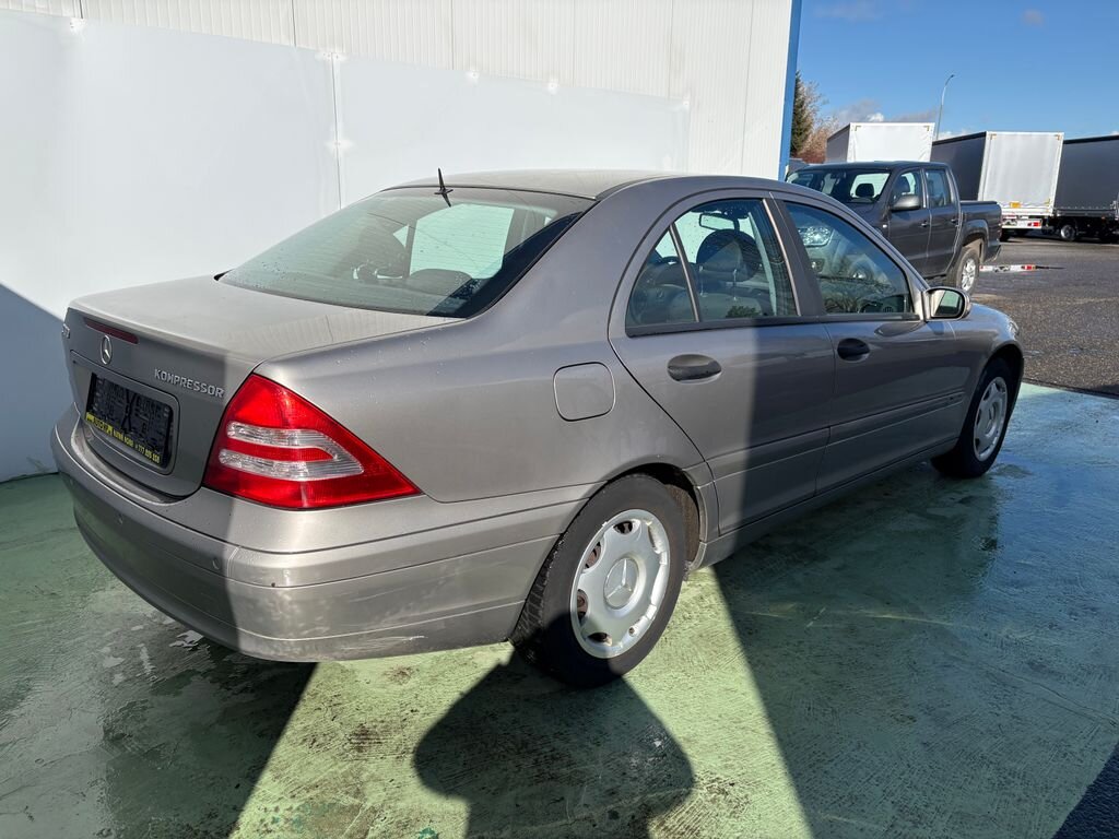 Mercedes-Benz Třídy C Sedan 1,8 l 105 kw