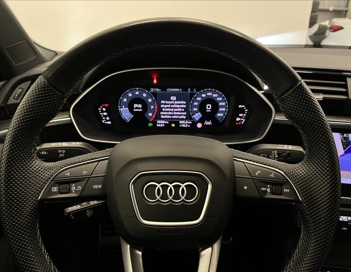 Audi Q3 SUV / Terénní 1,5 l 110 kw