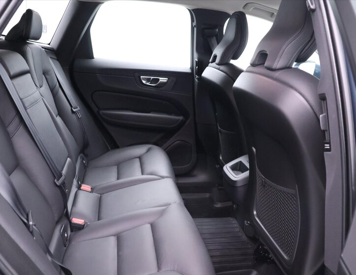 Volvo XC60 SUV / Terénní 2,0 l 145 kw