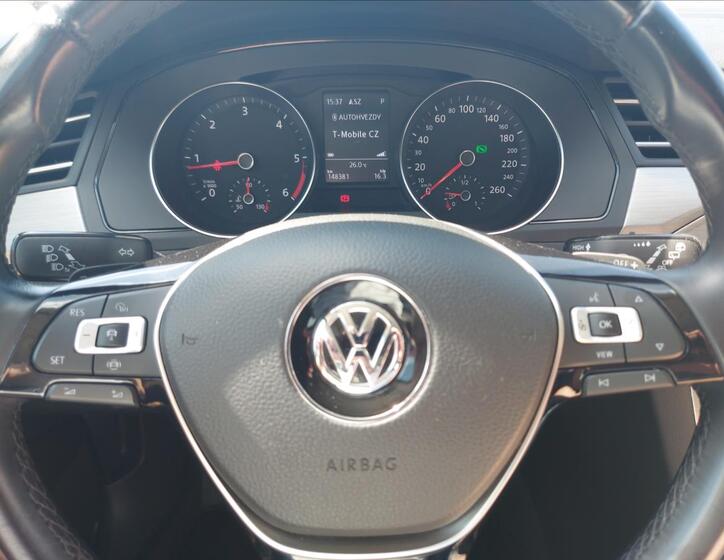 Volkswagen Passat 25