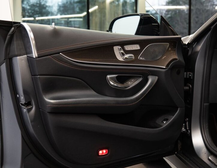 Mercedes-Benz CLS Sedan 3,0 l 320 kw