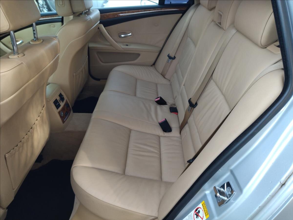 BMW Řada 5 Kombi 3,0 l 145 kw