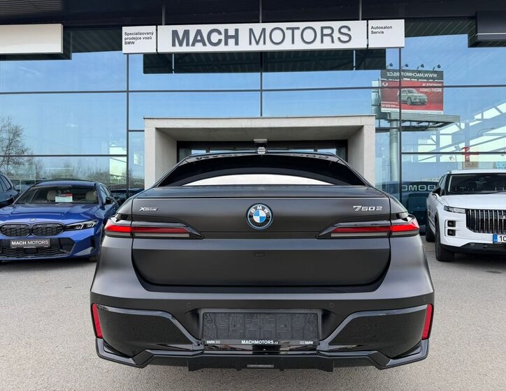BMW Řada 7 Sedan / Limuzína 3,0 l 360 kw