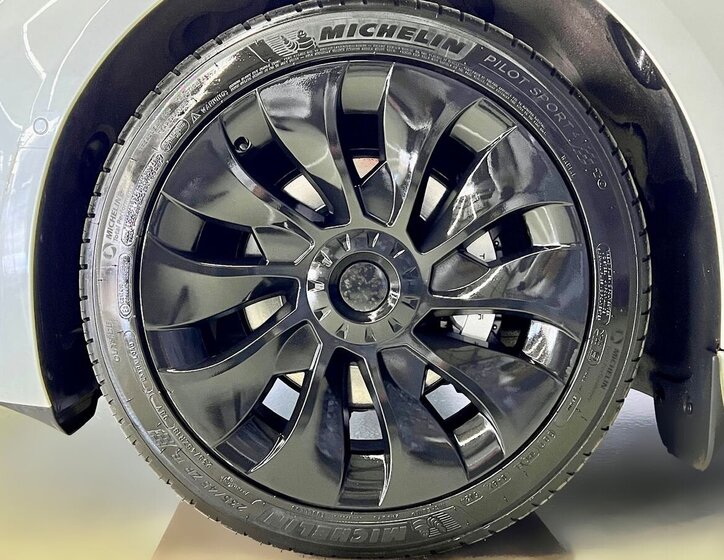 Tesla Model 3 Sedan / Limuzína 0,0 239 kw